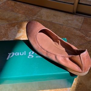 Like new Paul Green leather flats with cushioned sole. Tan color. No flaws.